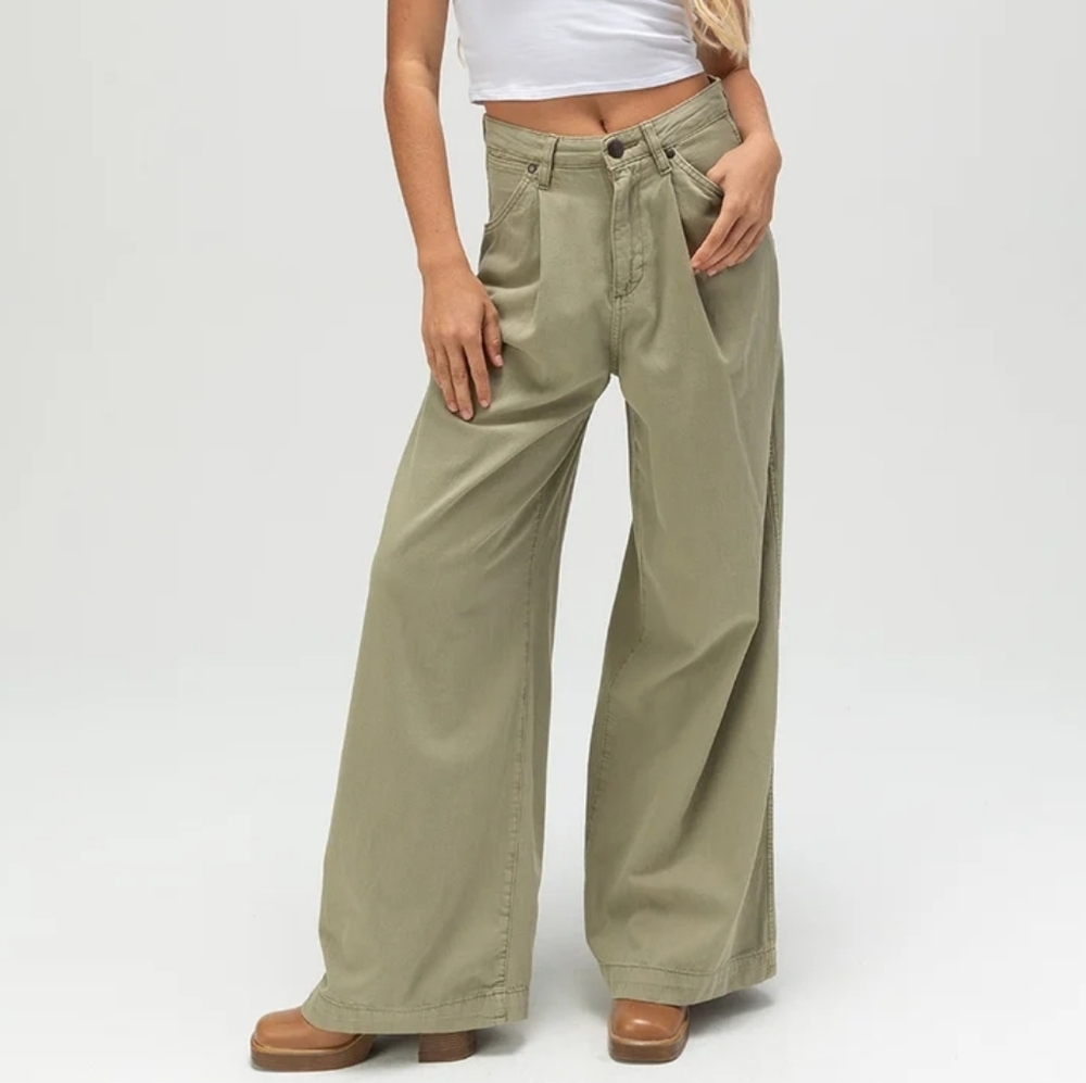 Wrangler Pleated Trousers Wide Leg Jeans Lightweight in Sage Size 29 New